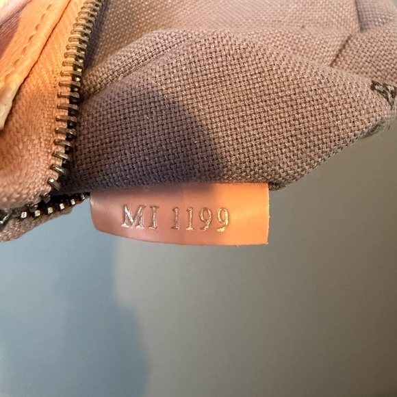 Limited Edition Louis Vuitton Monogram Escale Mini Pochette Accessoires - Picture 15 of 16